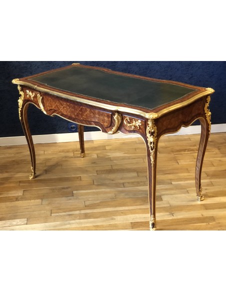 Bureau de style Louis XV d'époque Napoléon III (1848 - 1870).  XIXème siècle.