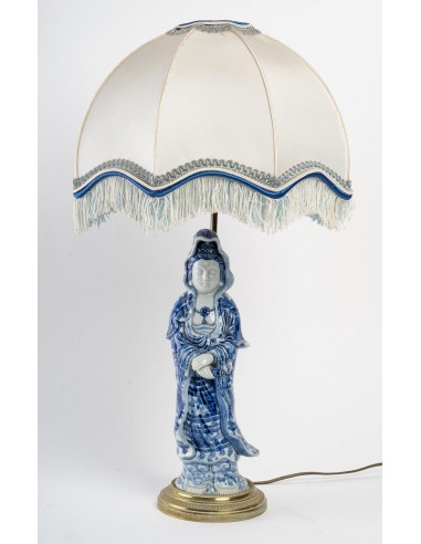 Lampe en porcelaine de Chine.  XXème...