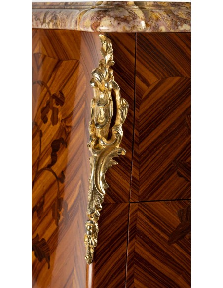 Paire de chevets de style Louis XV.