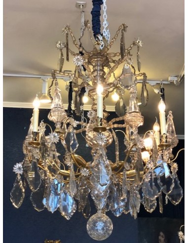 An important chandelier in Louis XV...
