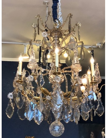 An important chandelier in Louis XV style. 19th century.
