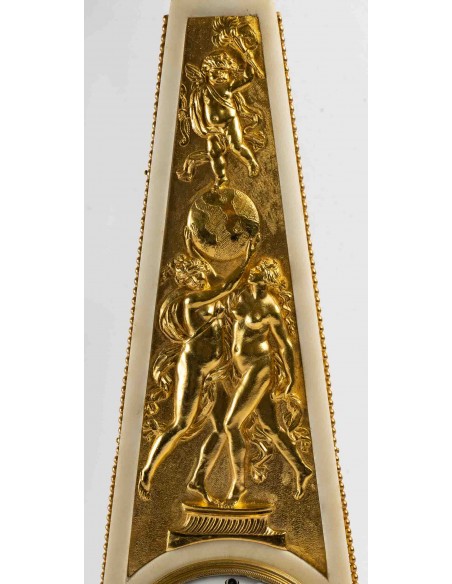 Pendule obélisque d'époque Louis XVI (1774 - 1793).  XVIIIème siècle.