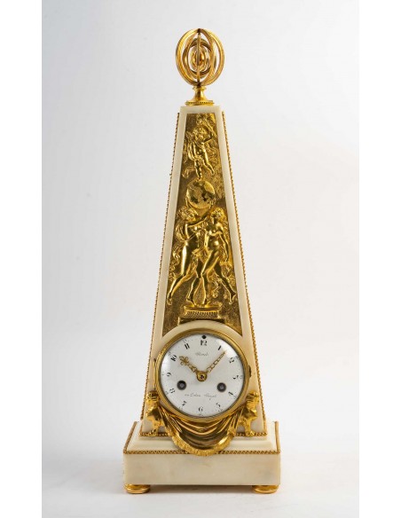 Pendule obélisque d'époque Louis XVI (1774 - 1793).  XVIIIème siècle.