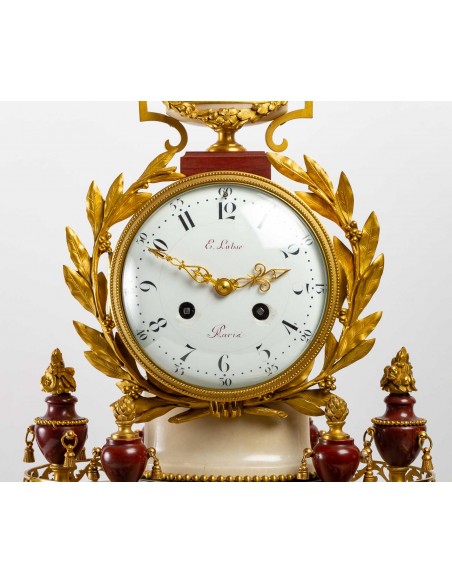 A Clock in Louis XVI Style.  XIXème siècle.