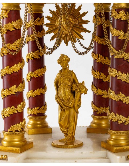 Pendule de style Louis XVI.  XIXème siècle.