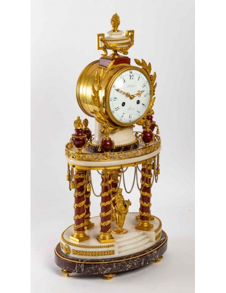 A Clock in Louis XVI Style.  XIXème siècle.