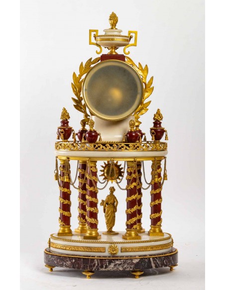 A Clock in Louis XVI Style.  XIXème siècle.