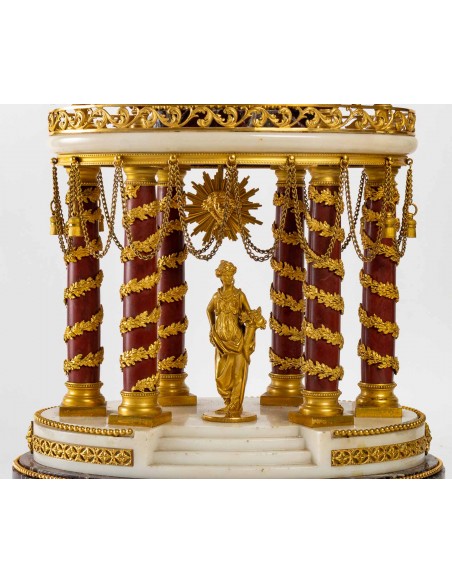 Pendule de style Louis XVI.  XIXème siècle.