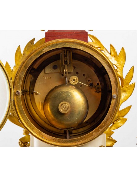 Pendule de style Louis XVI.  XIXème siècle.