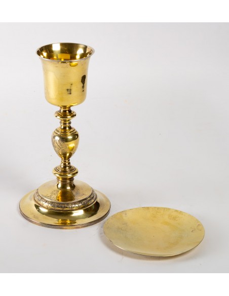 Chalice and its paten.