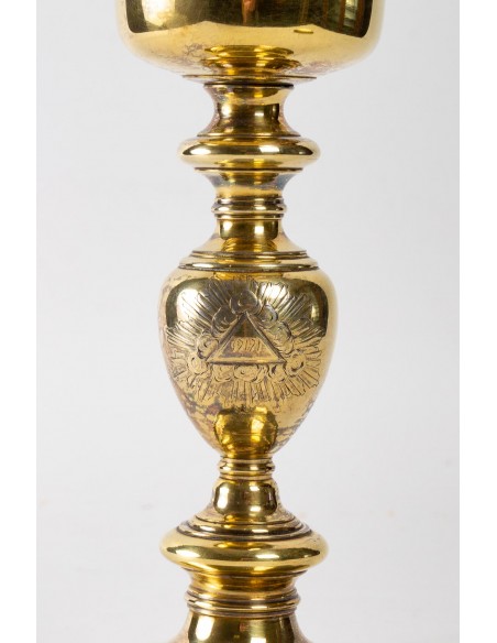 Chalice and its paten.