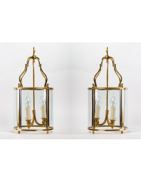 Paire de lanternes de style Louis XVI.