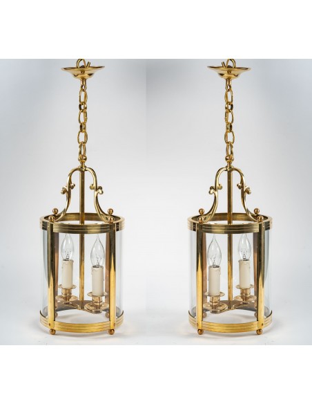 Paire de lanternes de style Louis XVI.