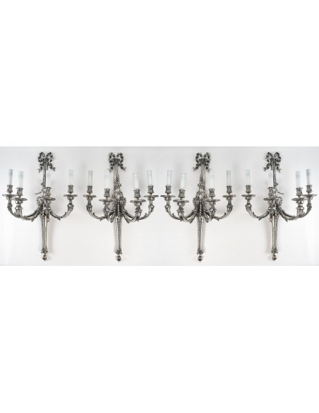 Suite de quatre appliques de style Louis XVI.