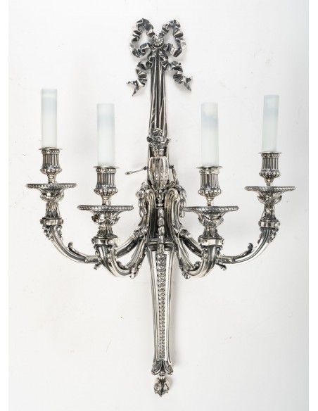 Suite de quatre appliques de style Louis XVI.
