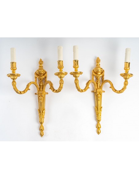Paire d'appliques de style Louis XVI.  XIXe siècle.