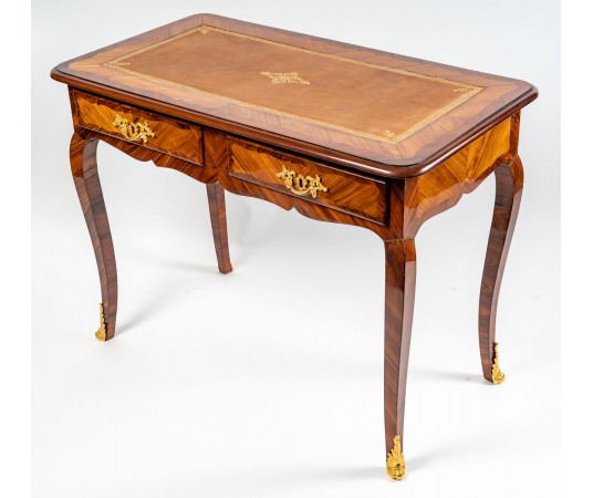 Bureau de style Louis XV...