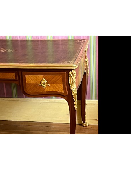 Bureau de style Louis XV. XIXème siècle.