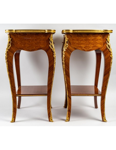 Paire de chevets de style Louis XV.  XXe siècle.