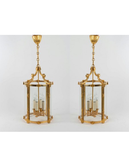 Paire de lanternes de style Louis XVI. XXème siècle.