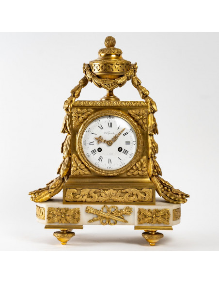 Pendule de style Louis XVI.  XIXe siècle.