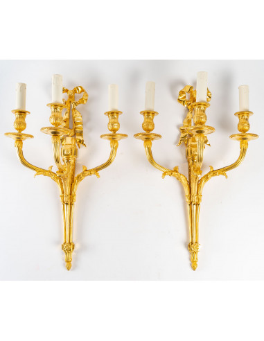 Paire d'appliques de style Louis XVI....