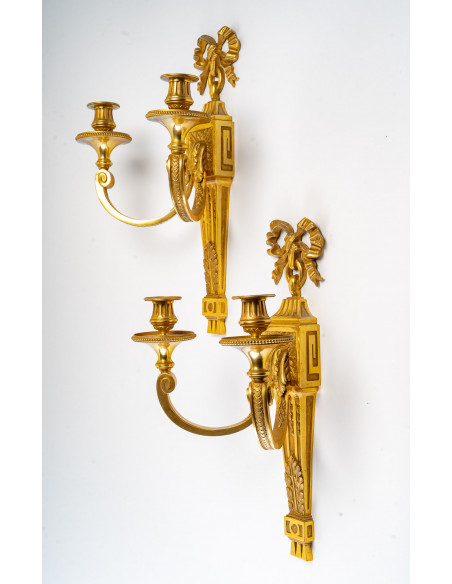 A Pair of Wall - Lights in Louis XVI Style.  XXe siècle.