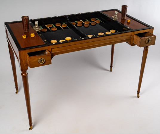 Table à jeux tric-trac...