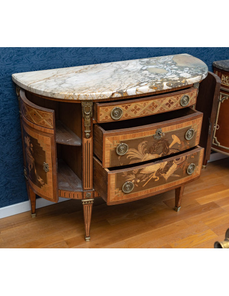 Commode de style Louis XVI.  XIXe siècle.