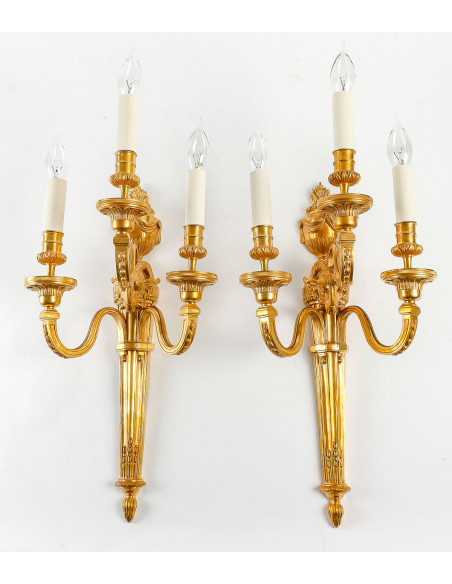 Paire d'appliques de style Louis XVI.  XIXe siècle.