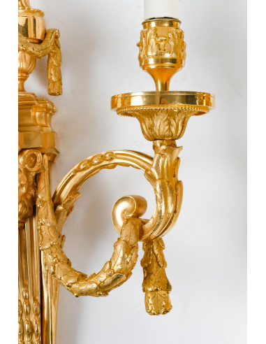 Paire d'appliques de style Louis XVI....