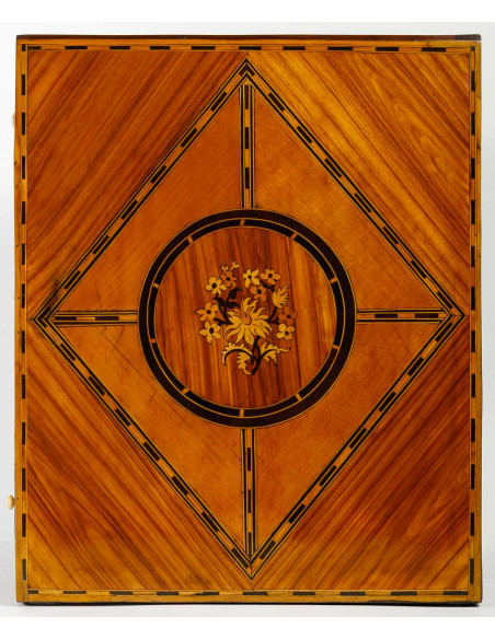 Cabinet en marqueterie.  XVIIe siècle.