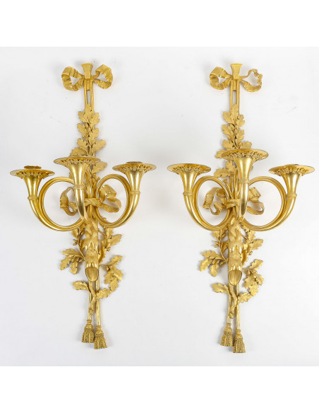 Paire d'importantes appliques de style Louis XVI.  XIXe siècle.