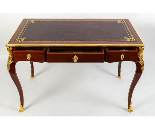 Bureau de style Louis XV...