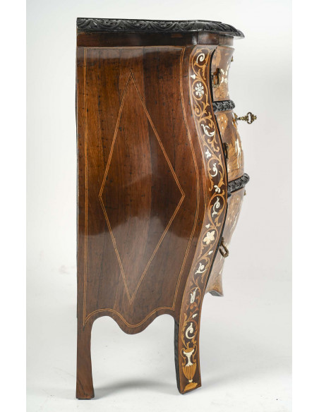 Commode italienne.  XIXe siècle.