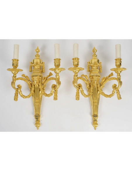 Paire d'appliques de style Louis XVI.  XIXe siècle.