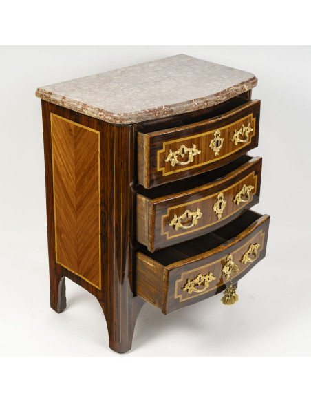 Commode d'époque Louis XV (1724 - 1774).  XVIIIe siècle.
