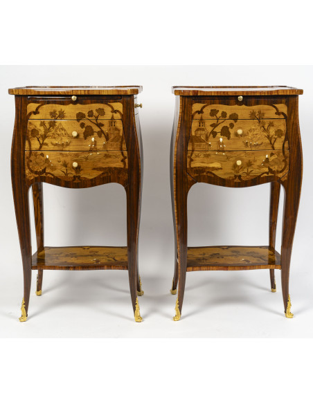 Paire de chevets de style Louis XV.  XIXe siècle.