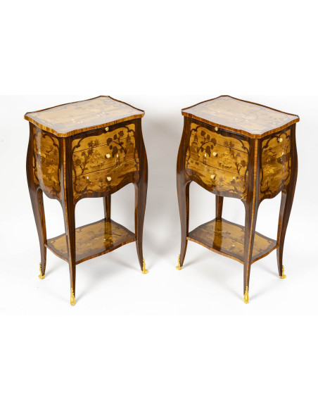 Paire de chevets de style Louis XV.  XIXe siècle.