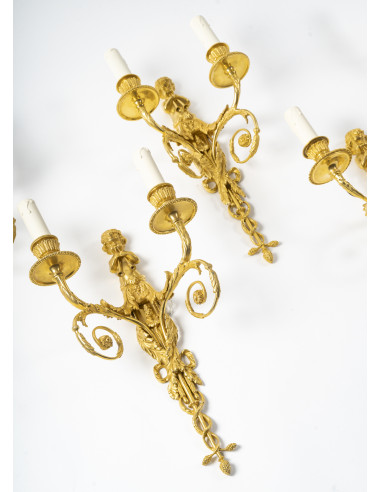 Paire d'appliques de style Louis XVI....