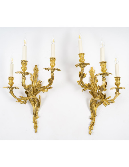 Importante paire d'appliques signée Raingo, en bronze doré de style Louis XV, XIXème.