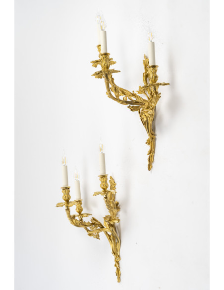 Importante paire d'appliques signée Raingo, en bronze doré de style Louis XV, XIXème.