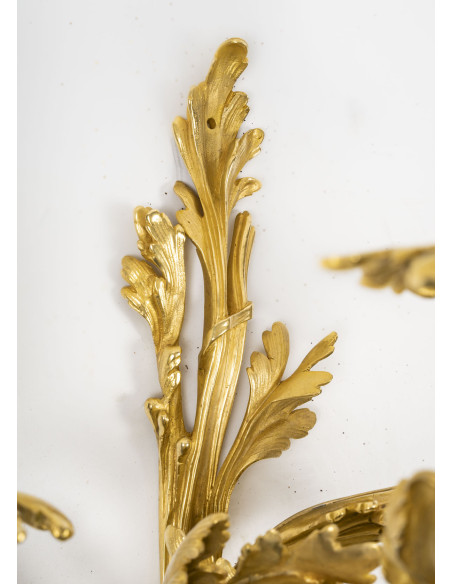 Importante paire d'appliques signée Raingo, en bronze doré de style Louis XV, XIXème.