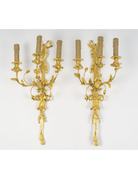 Paire d'appliques en bronze doré de style Louis XVI. Epoque Napoléon III