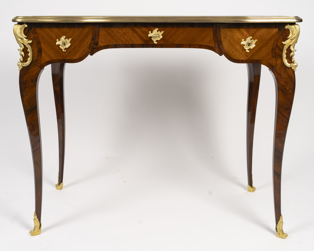 Bureau de dame de style Louis XV,... Bureau de dame de style Louis XV,...