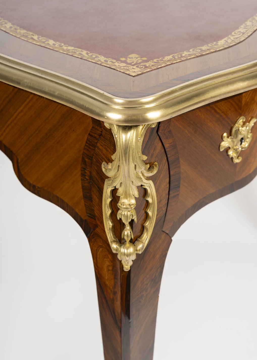 Bureau de dame de style Louis XV,... Bureau de dame de style Louis XV,...