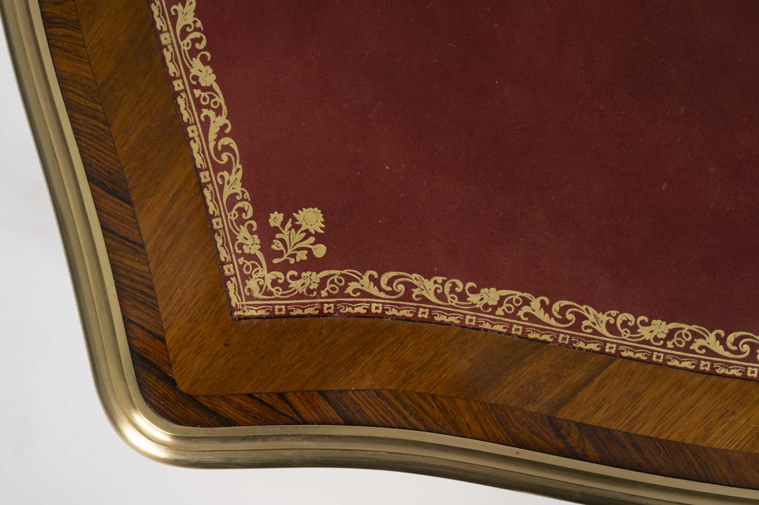 Bureau de dame de style Louis XV,... Bureau de dame de style Louis XV,...