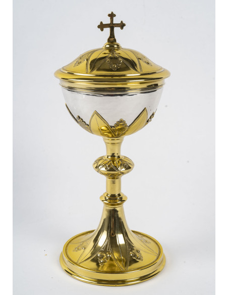 Ciboire de style néo-gothique, d'époque XIXème siècle.