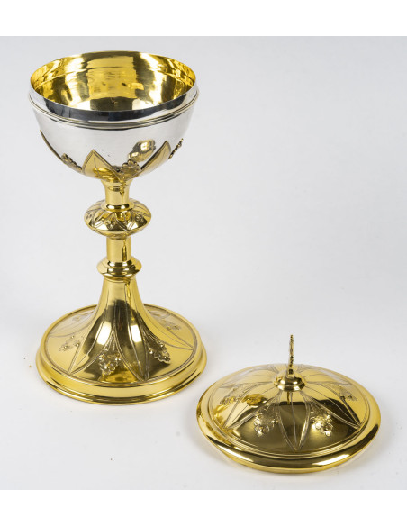 Ciboire de style néo-gothique, d'époque XIXème siècle.