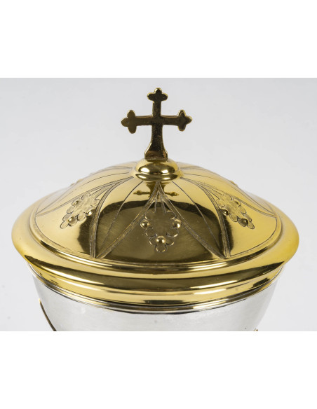 Ciboire de style néo-gothique, d'époque XIXème siècle.